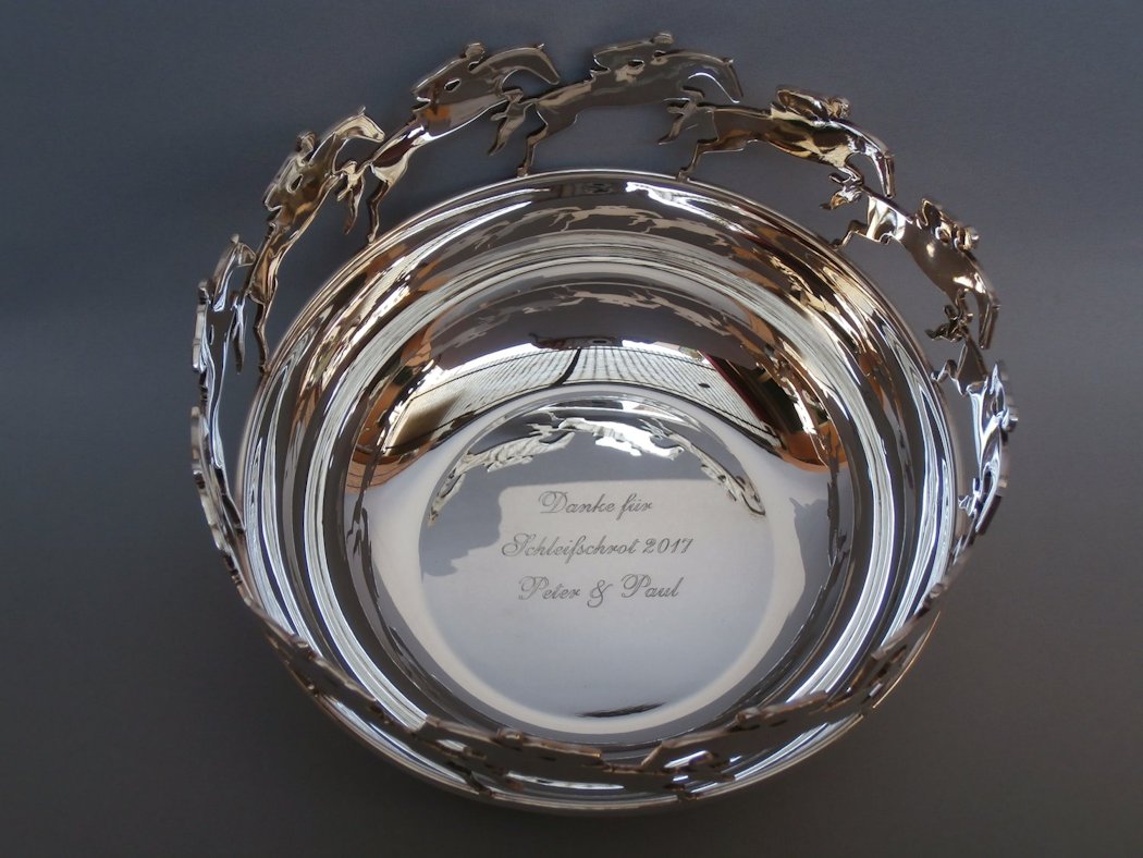 Traditionelle Silbergravur 